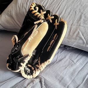Softball glove
